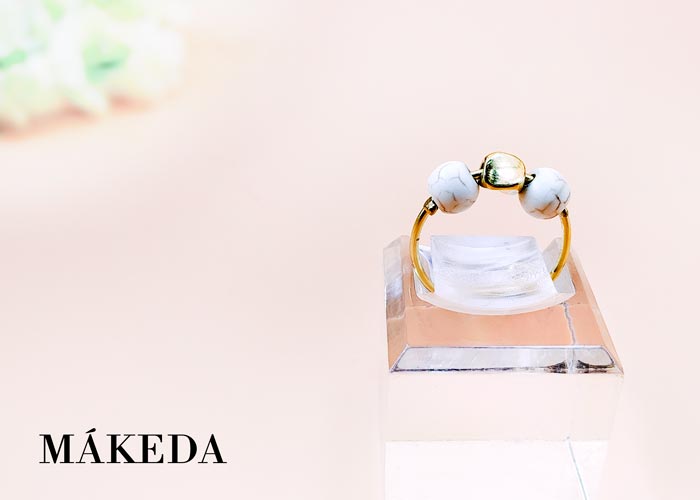 Makeda joyeria, Anillo Ajustable Chapa de Oro y Turquesa Blanca