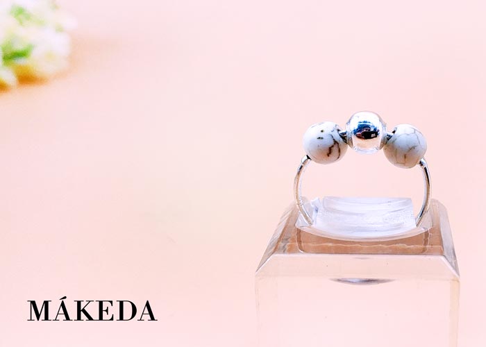 Makeda joyeria, Anillo Ajustable Chapa de Plata y Turquesa Blanca
