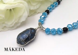 Makeda joyeria, Collar de Ágata Azul, Grises y Cristales