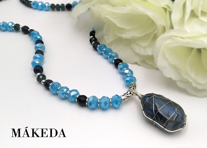 Makeda joyeria, Collar de Ágata Azul, Grises y Cristales