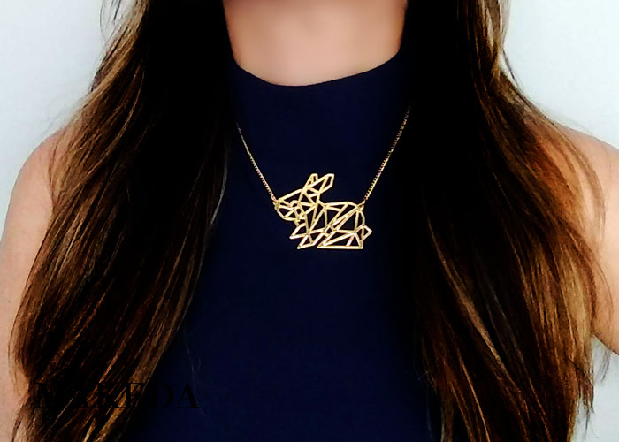 Makeda joyeria, Dije de Conejo en chapa de oro
