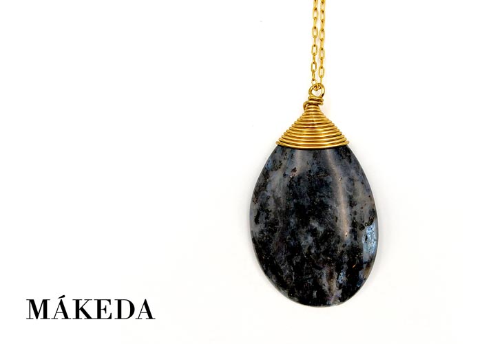 Makeda joyeria, Dije Espectrolita Gris y Chapa de Oro