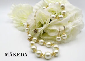 Makeda joyeria, Collar y Aretes de Perlas de cristal y Chapa de Oro
