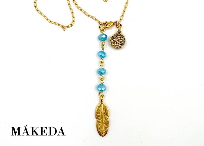 Makeda joyeria, Dije Pluma en Chapa de Oro y Cristales
